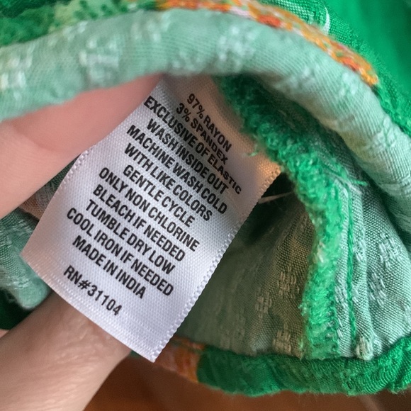 Green 3/4 Sleeve Blouse - Picture 7 of 7